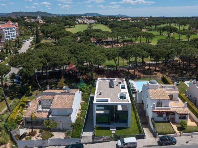 Moradia de Luxo Nova com Vista Panorâmica sobre o Golfe 229m² Quarteira