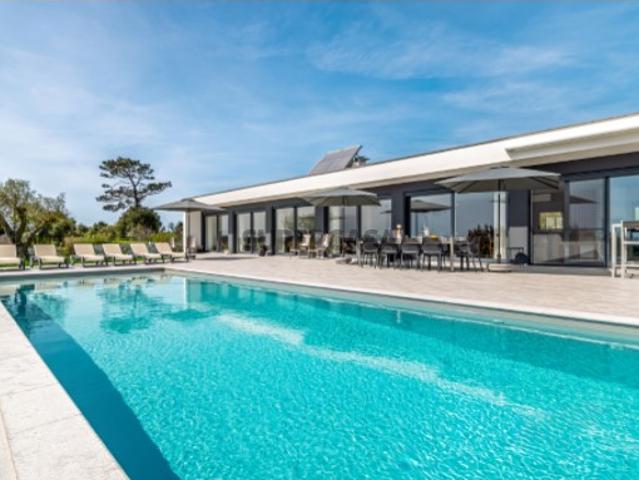 Moradia de luxo rodeada pela natureza inserida em 6920m² de terreno