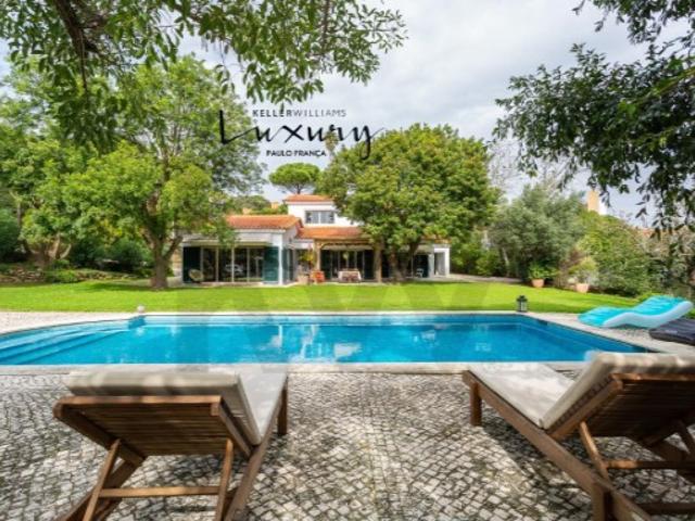 Moradia de Luxo T4 com Piscina e Jardim Privado em Alcabideche, Cascais | Terreno 2.760 m²