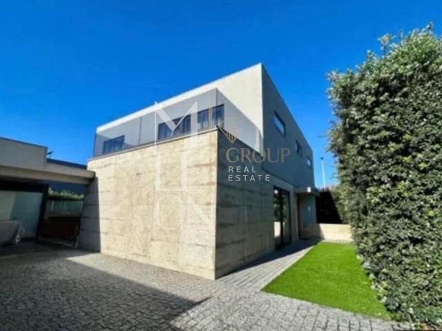 Moradia de Luxo T3 para Arrendamento | Mindelo | A 400 metros da Praia
