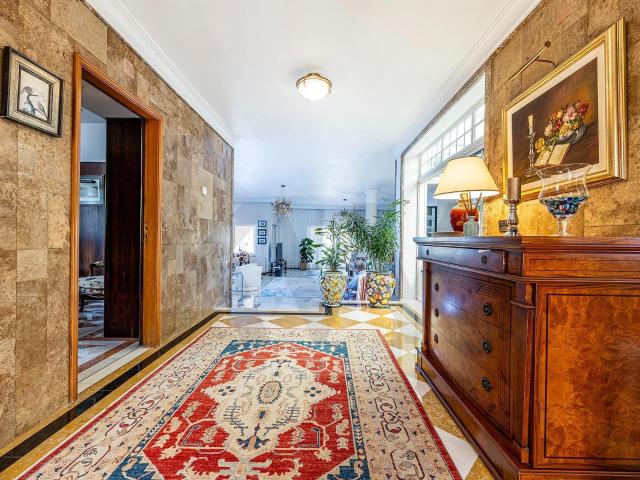 Moradia de Luxo T4+1 em Paço de Arcos