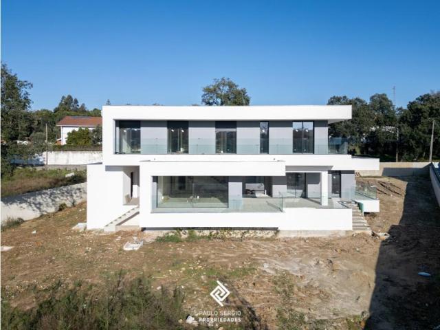 Moradia de luxo T4+1 em Vila Nova Gaia Terreno 3435,50m2 290m² Pedroso