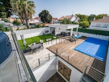 Moradia de Luxo T4+1 Um Refúgio Paradisíaco com Piscina 200m² Corroios