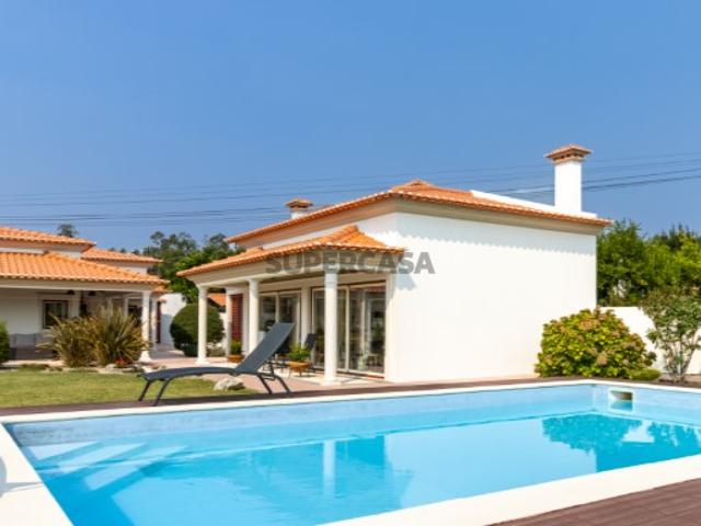 Moradia de Luxo T4+2, Remodelada, Mobilada, Piscina, Salão de Jogos e Espaços de Lazer Independentes Tomar