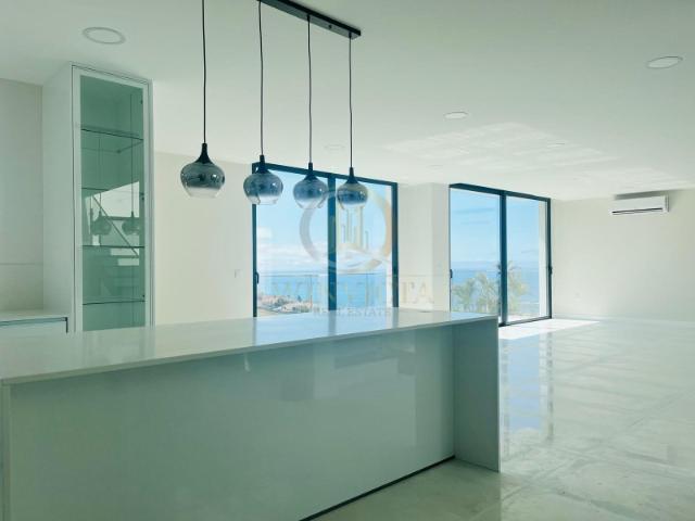 Moradia de Luxo T4 Nova no Funchal