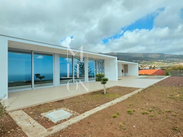 Moradia de Luxo T4 Térrea no Estreito da Calheta – Vista Mar, Piscina Privada e Acabamentos Premium