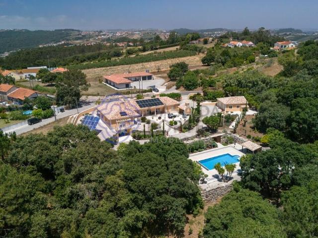 Moradia de luxo T4 térrea, como nova, com garagem e piscina Caldas da Rainha