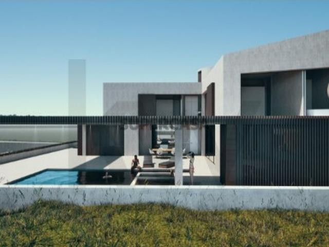 Moradia de Luxo T5, com Piscina e Garagem para 2 viaturas