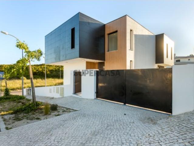 Moradia de Luxo T5 com Piscina em Belas, Sintra | Design Contemporâneo e Exclusividade a Minutos de Lisboa