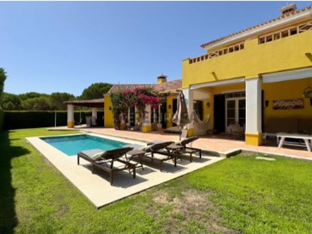 Moradia de Luxo T6 na Quinta do Peru Condomínio Exclusivo com Golfe, Piscina e Segurança 24h