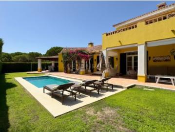 Moradia de Luxo T6 na Quinta do Peru Condomínio Exclusivo com Golfe, Piscina e Segurança 24h
