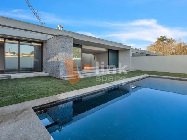 Moradia de luxo térrea com piscina | VILLA 48 | Palmeira Braga