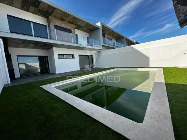 Moradia de Luxo V3 com Piscina Elvas