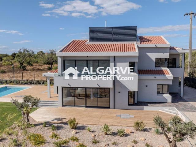 Moradia de Luxo V5+2 perto da praia Cavalo Preto em Quarteir. 321m² Quarteira