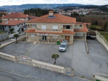 Moradia de Pedra com Armazém, Café e Habitação Estorãos, Fafe