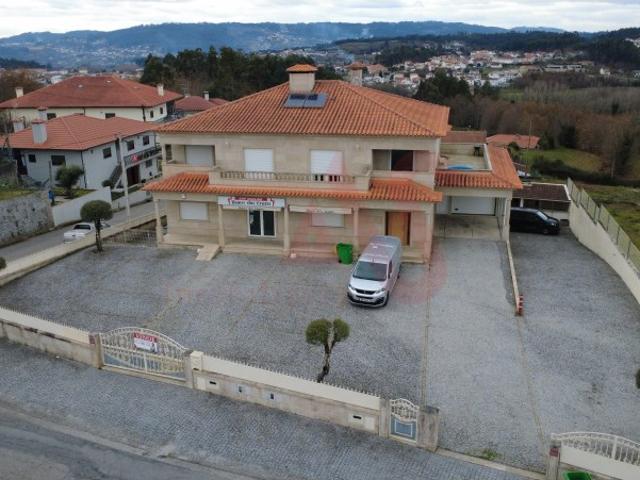 Moradia de Pedra com Armazém, Café e Habitação Estorãos, Fafe
