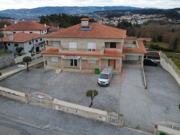 Moradia de Pedra com Armazém, Café e Habitação Estorãos, Fafe
