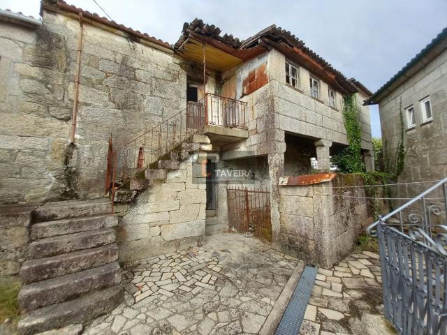 Moradia de Pedra + Terreno 650m2