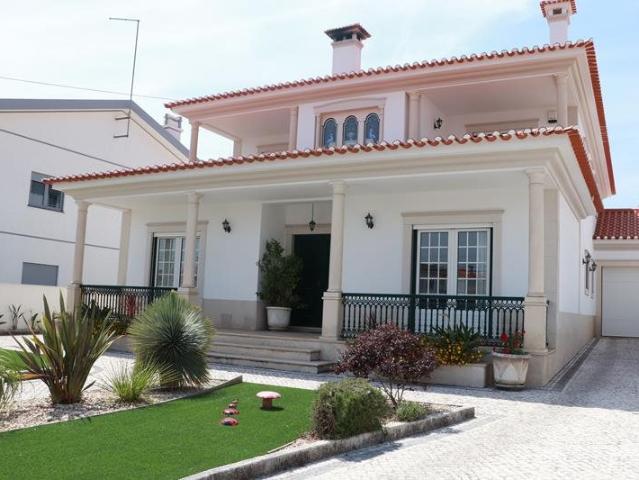 Moradia de Prestígio à Entrada da Nazaré 284m² Nazaré