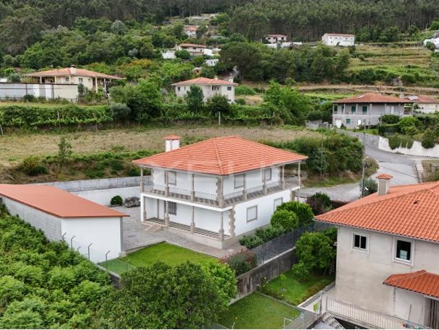 Moradia de Prestígio à Sua Espera Portela