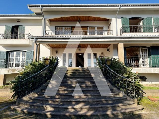 Moradia de Prestígio com 10.800 m² de Terreno em Guimarães