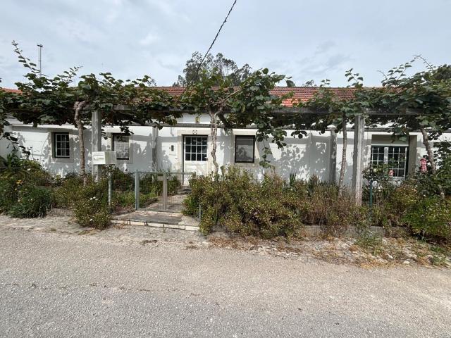 Moradia de r/c, tipo T1 com Jardim e Piscina em Figueiredo, São Simão de Litém, Pombal, Leiria