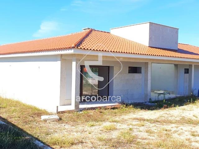 Moradia de rés do chão, 372m2 área implantação Monte Redondo Arcos de Valdevez Viana do Castelo