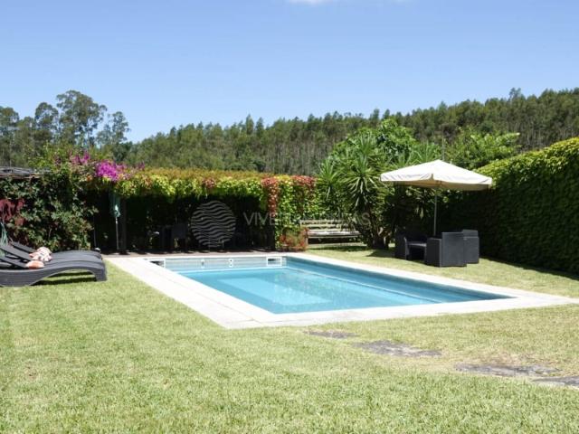 Majestosa Moradia T4 com 450 m², piscina e terreno de 1.000 m² entre Braga e o Porto