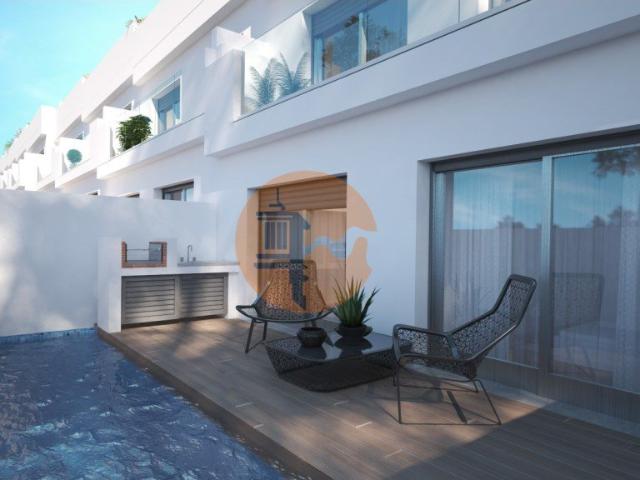 Moradia de tipologia T3 com piscina e vista mar. Em fase de. 180m² Moncarapacho e fuseta