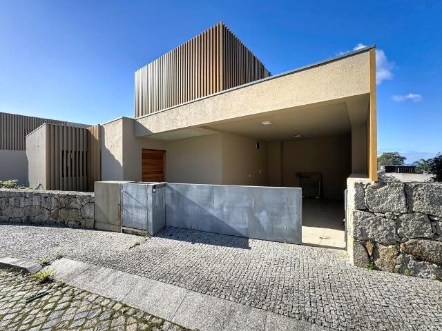 Moradia de tipologia T3 com piscina e vistas mar 0m² Moledo e Cristelo