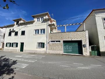 Moradia de Traça Senhorial em Castanheira de Pera