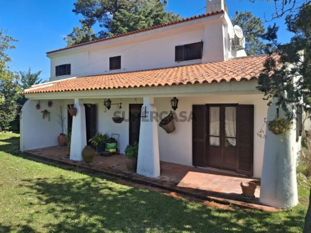 Moradia Tradicional com Piscina em Lote de 2135 m² Cotovia