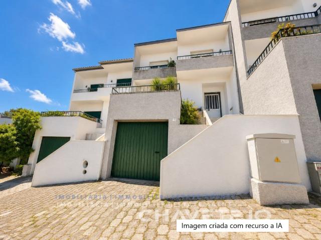 Moradia de 2 pisos com garagem situada junto à cidade de Tom. 0m² Tomar São João Baptista