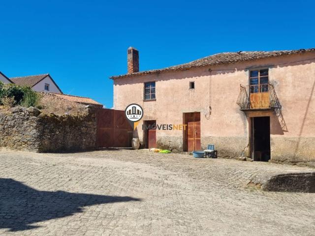 Moradia de 2 pisos com logradouro, venda, Roqueiro, Oleiros, Castelo Branco