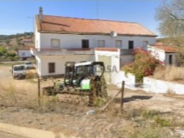 Moradia de 2 Pisos com Terreno em Santa Luzia, Beja