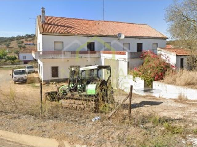 Moradia de 2 Pisos com Terreno em Santa Luzia, Beja