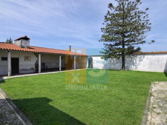 Moradia de 2 pisos com 3.500m² de terreno em Alpiarça
