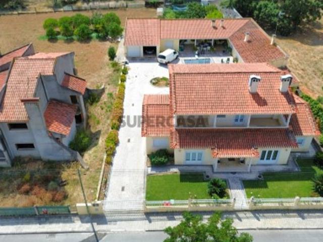Moradia de 2 pisos + Moradia em Alvenaria + Terreno Entroncamento