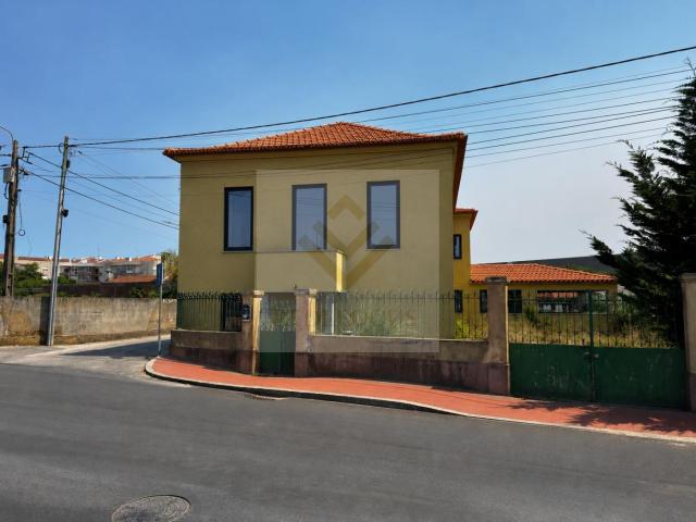 Moradia de 2 Pisos para Restauro no Centro de Avanca