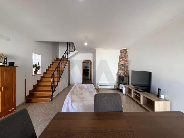 Moradia de 2 pisos, T4, com espaço exterior, Torres Vedras Turcifal