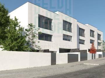 Última Moradia V4 de 3 Frentes com Garagem para 3 Viaturas | Vila Nova de Famalicão