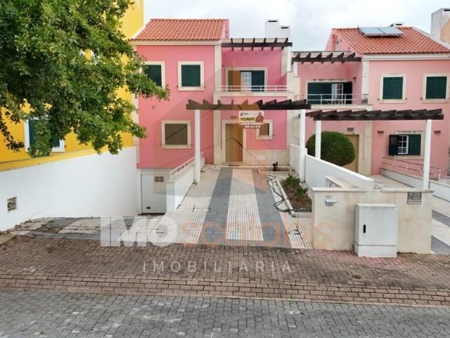 MORADIA DE 3 PISOS NA QUINTA DAS TRIGOSAS – SANTARÉM