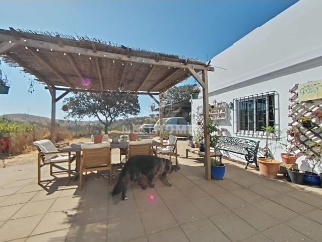 Moradia de 3 Quartos com piscina e garagem num terreno de 11250 m2