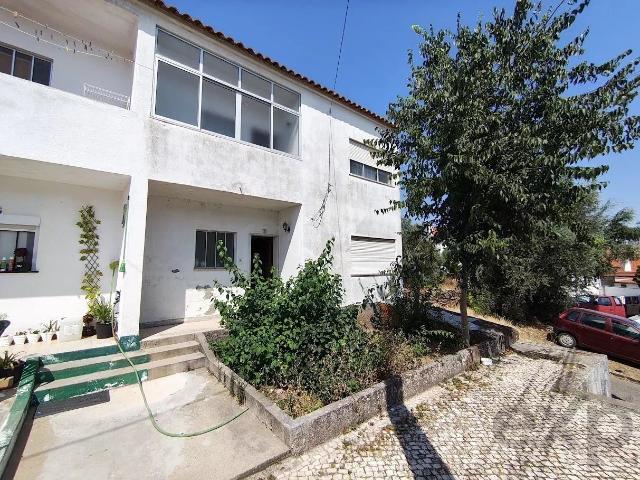 Moradia de 3 quartos com quintal em Nisa, 119 m² 119m² Espírito Santo, Nossa Senhora da Graça e São Simão