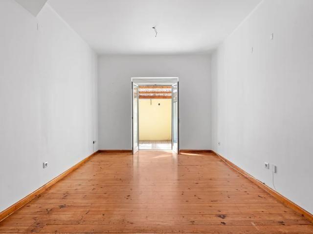 Moradia de 3 quartos, espaço exterior e garagem box | Caselas