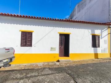 Moradia terrea de 4 assoalhadas em Pias