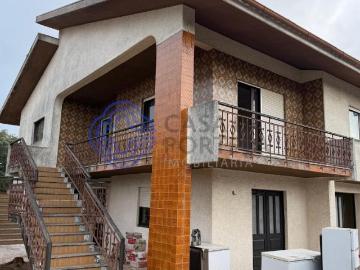 Moradia de 4 frentes, em Renovação Terreno com 2860m² St. 169m² Santa Maria De Lamas