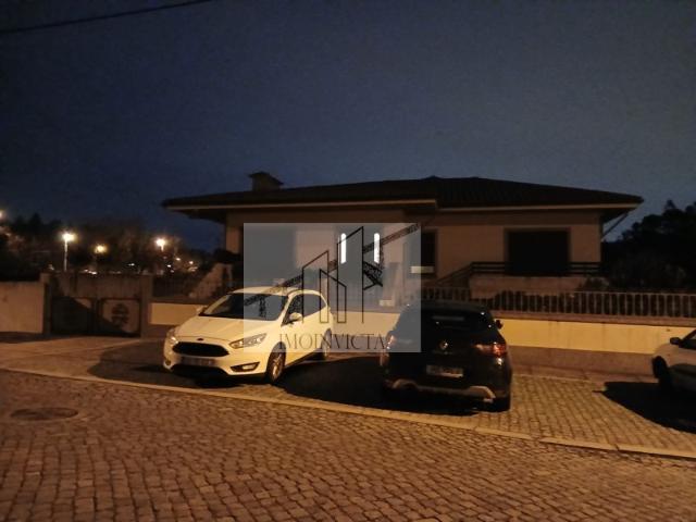 MORADIA DE 4 FRENTES, NA RUA DA CRUZ LAVRA /MATOSINHOS