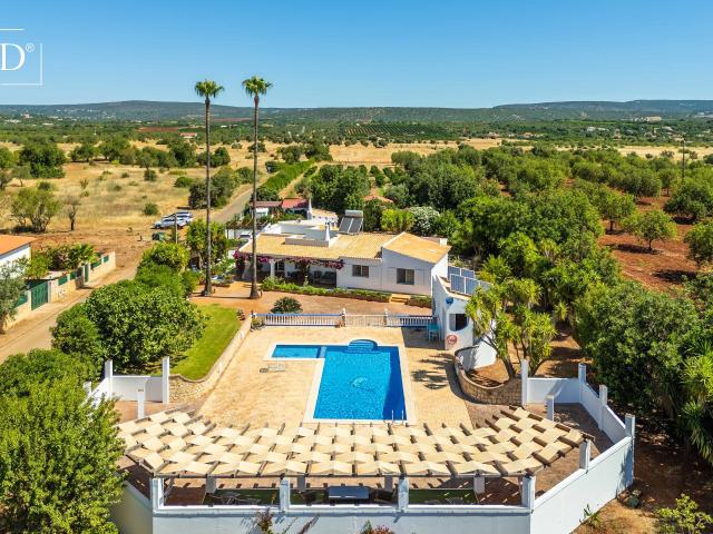 Moradia de 4 Quartos com Piscina