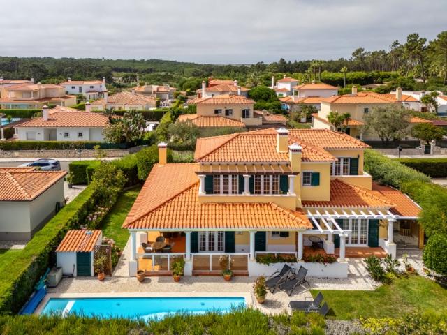 Moradia de 4 quartos com piscina, sauna e rendimento de arrendamento comprovado na Praia D'El Rey
